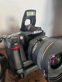 Nikon D7000 con grandangolo, zoom e accessori Pro