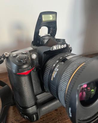 Nikon D7000 con grandangolo, zoom e accessori Pro