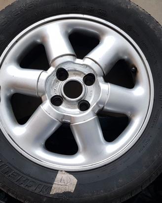 4 cerchi in lega completi di gomme