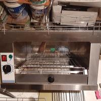 Forno elettrico con lampade infrarossi