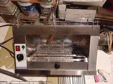 Forno elettrico con lampade infrarossi