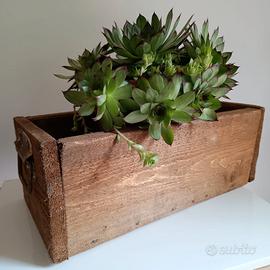 Rustica fioriera in legno con inserti in ferro