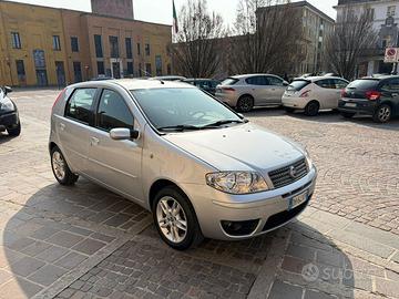 FIAT PUNTO ANNO 2009 CON SOLI 37.000km!!!1.2Benzin