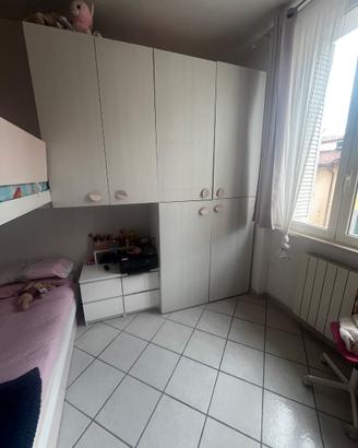 Cameretta bimba con tre letti