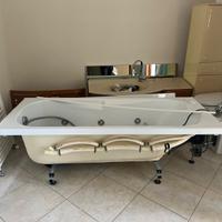 Vasca da bagno con idromassaggio
