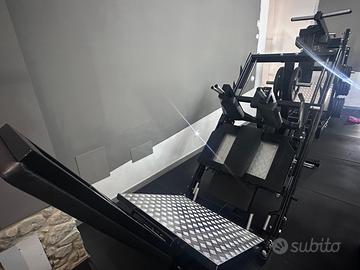 Combinata PRESSA/HACK SQUAT della GYMEQUIP