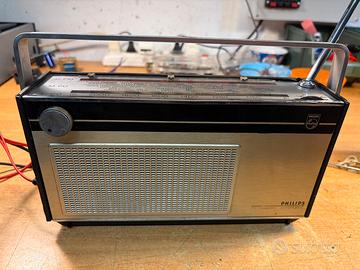 Radio portatile philips anni 60