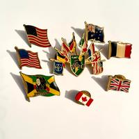 Set di 7 spille vintage di bandiere