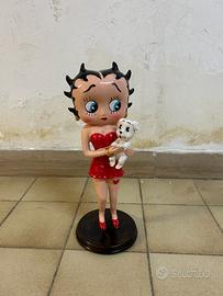 Statua ‘Betty Boop’ con cagnolino