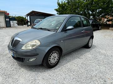 Lancia ypsilon 2004