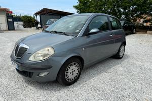 Lancia ypsilon 2004