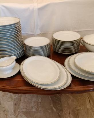 Servizio piatti in fine ceramica tedesca con filo