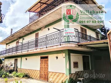 Villa di mq 400 su 2 livelli con Giardino