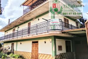 Villa di mq 400 su 2 livelli con Giardino