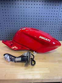 Serbatoio e pompa benzina Ducati 848