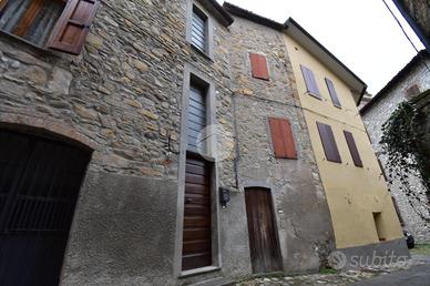 CASA SEMINDIPENDENTE A CALESTANO