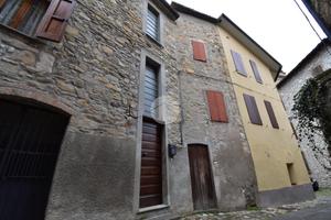 CASA SEMINDIPENDENTE A CALESTANO