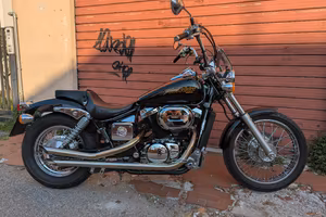 Honda VT 750 Black Widow Custom