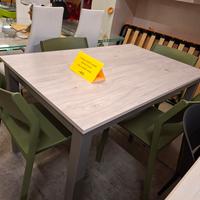 Tavolo finto legno con 4 sedie 