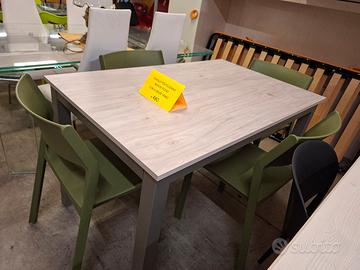 Tavolo finto legno con 4 sedie 