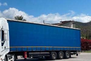 Semirimorchio kogel con sponda idraulica