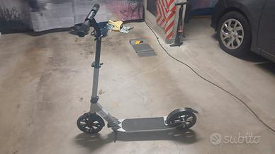 monopattino Oxelo urban mobility