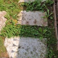 sassi blocchi pavimento giardino antichi