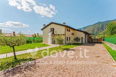Villa di 380 m² con più di 5 locali a Borso del Gr