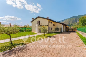 Villa di 380 m² con più di 5 locali a Borso del Gr