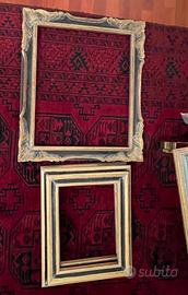 Gruppo di 14 cornici in legno e foglia oro