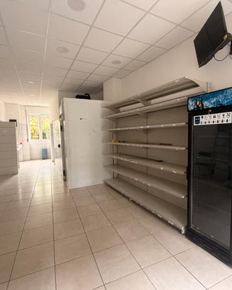 negozio locale commerciale