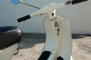 Vedo Vespa 125 Primavera bianca