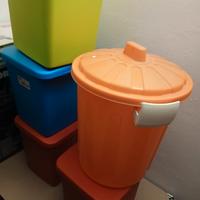 bidoncini in plastica 