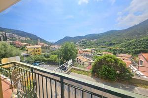 Appartamento di 80 m² con 4 locali e box auto a Pi