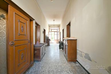 Semi-indipendente con cortile e posto auto