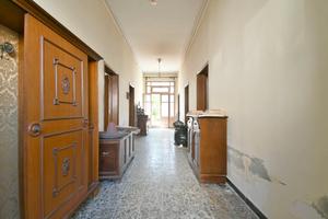 Semi-indipendente con cortile e posto auto