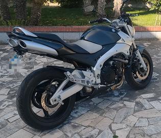 Suzuki gsr 600