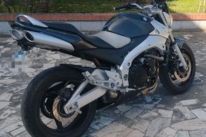 Suzuki gsr 600