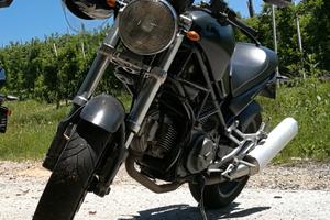 Ducati Monster dark 600