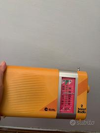 Radio vintage AM/FM gialla