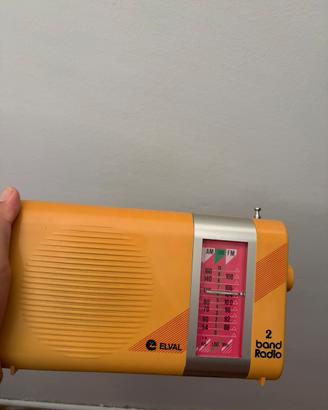 Radio vintage AM/FM gialla