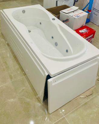 Vasca da bagno idromassaggio jacuzzi