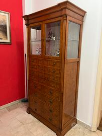 Vetrinetta in radica con scrittoio