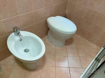Coppia sanitari in ceramica 