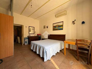 CASA INDIPENDENTE A FONDI