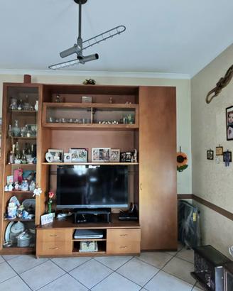 Parete attrezzata in legno