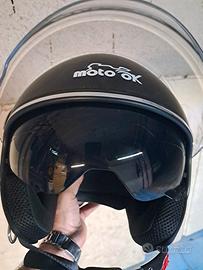 casco moto con visiera nera
