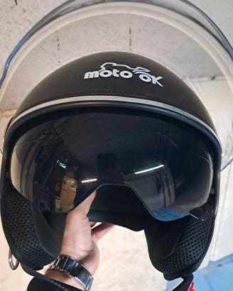 casco moto con visiera nera