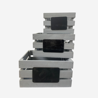 Set 3 cassette in legno grigio con lavagnetta