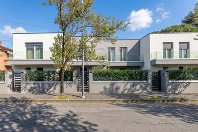 Villetta a schiera di 130 m² con 3 locali e box au